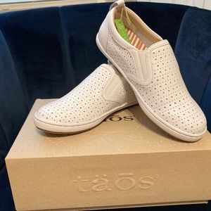 Taos Court White Leather Sneakers Loafers size 7